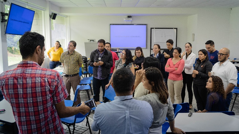 Visita del Ministerio de Educación - Ávaco